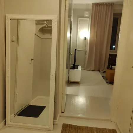 Urban & Stylish 1br By The Metro Apartment