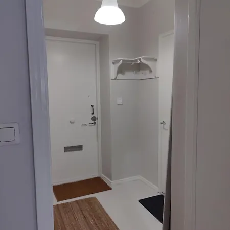 Urban & Stylish 1br By The Metro Apartment